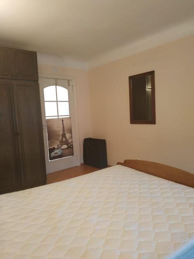 Red Nose Roof-Top Apartment รีกา ภายนอก รูปภาพ